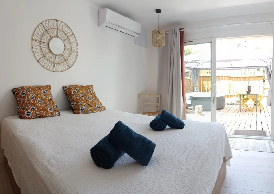 L'Entre Nous : Location gîte avec bain nordique et Chambres d'hôtes avec jacuzzi, piscine et table d'hôtes, Carcassonne Aude