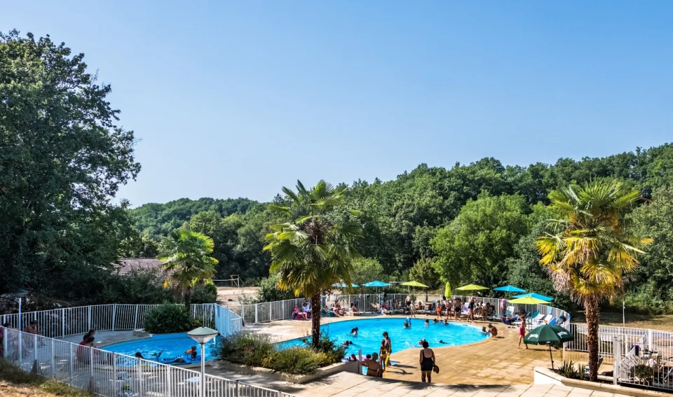 Chalets du Soleil: location chalets sur Village de vacances familial & calme avec piscine