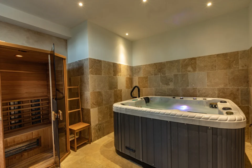 Le CastelPierre de Lagraulet - Location Maison de Vacances 4* luxe Gers