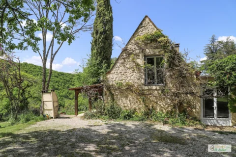 Domaine La Balme Gites piscines privées Lot frontière Dordogne