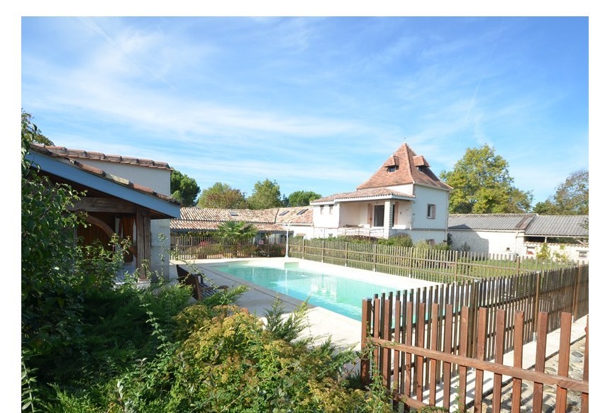 Gite à la campagne, 82 Tarn et Garonne, jusqu’à 10 personnes. Piscine chauffée, privée au sel, calme et nature,