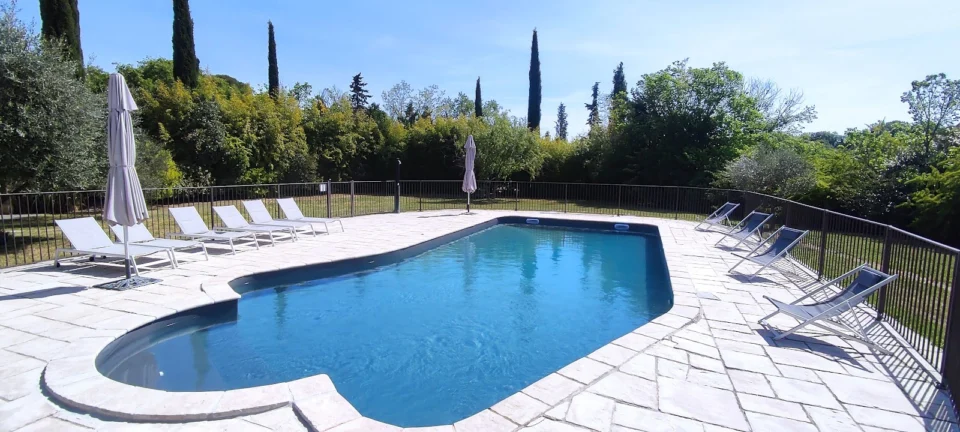 Mas du Grand Vallen : location gîtes grande capacité avec piscine (Gard, Languedoc, Roussillon)