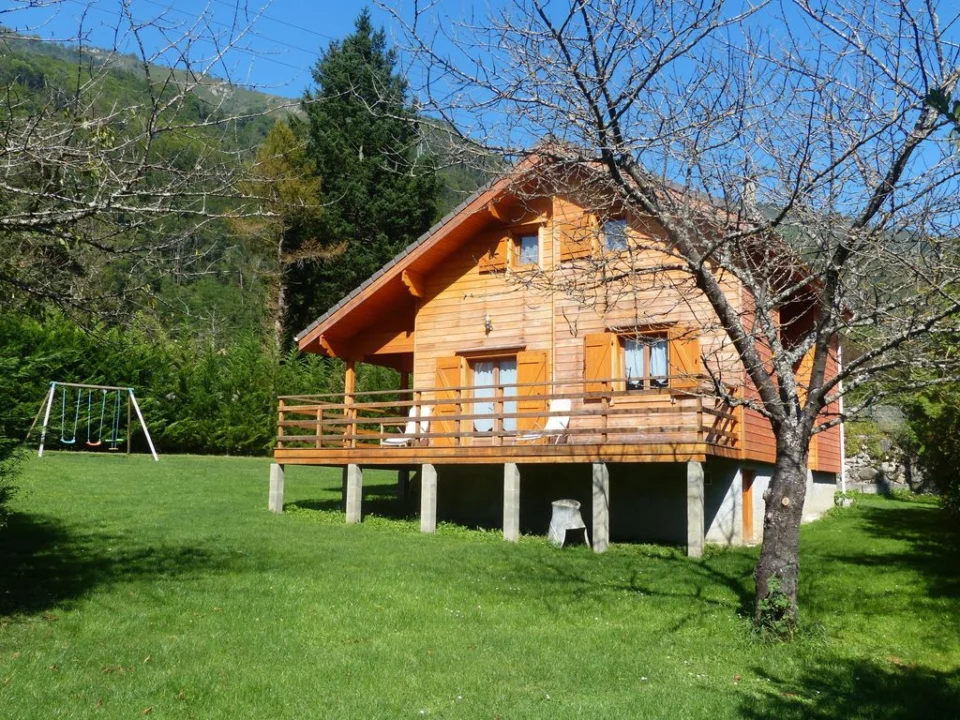 Chalet de Nabié: location grand chalet de montagne vacances proche des pistes 10 Pers Ariège