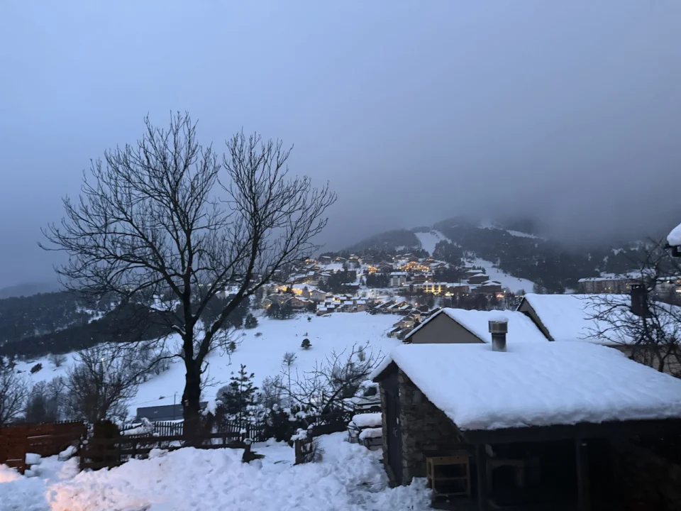 La Ferme des Astres : Gîte de groupe à Les Angles – Pyrénées-Orientales | Vue lac & montagne, jusqu’à 22 personnes