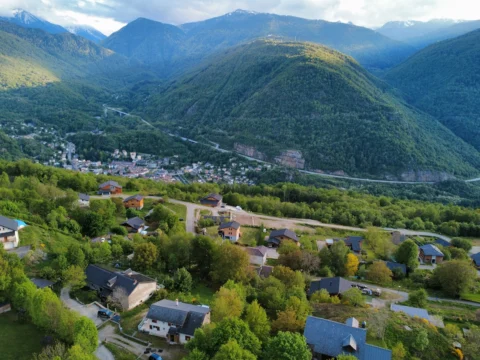 Family House Ignaux: Grande Villa de vacances jusqu’à14 personnes proche Ax-Les-Thermes, Andorre, stations de ski en Ariège