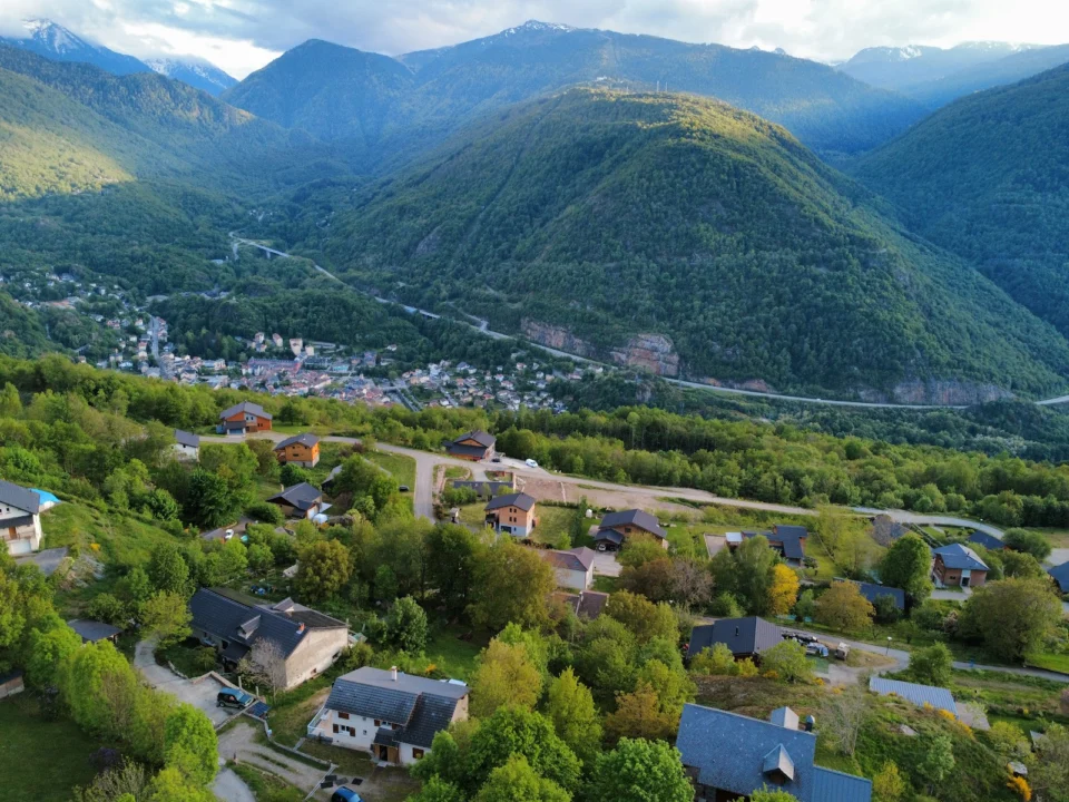 Family House Ignaux: Grande Villa de vacances jusqu’à14 personnes proche Ax-Les-Thermes, Andorre, stations de ski en Ariège