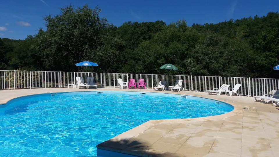 Chalets du Soleil: location chalets sur Village de vacances familial & calme avec piscine