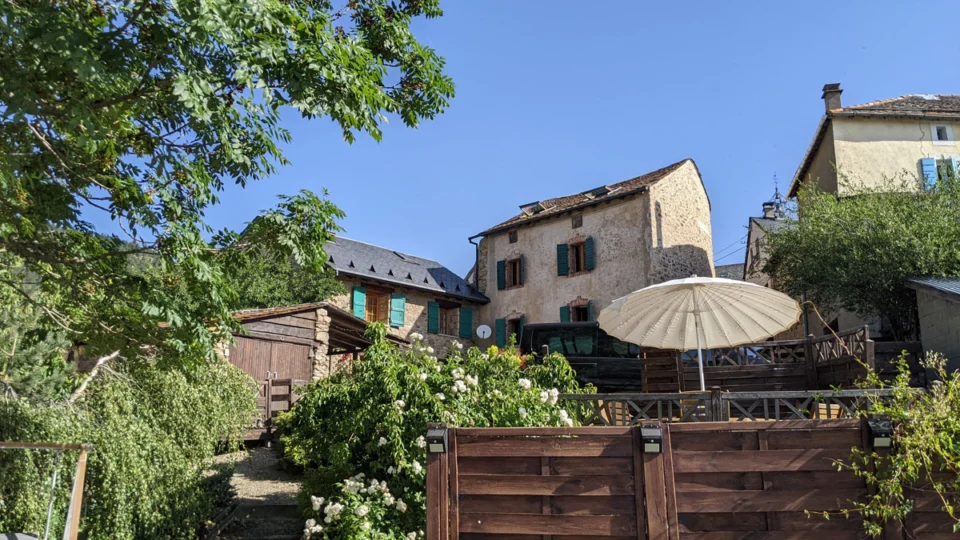 La Ferme des Astres : Gîte de groupe à Les Angles – Pyrénées-Orientales | Vue lac & montagne, jusqu’à 22 personnes