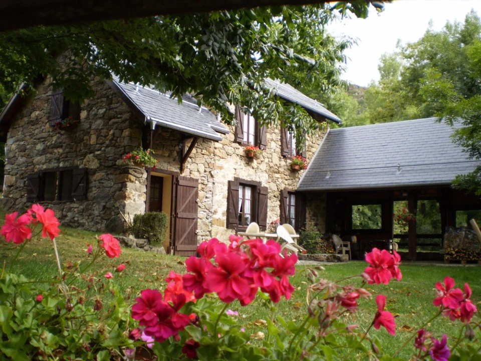 Gîte Le Souleillan dans PNR Ariège Pyrénées. Vue unique, calme, classement 4 étoiles à 1050m d’altitude, 30mn de Foix.