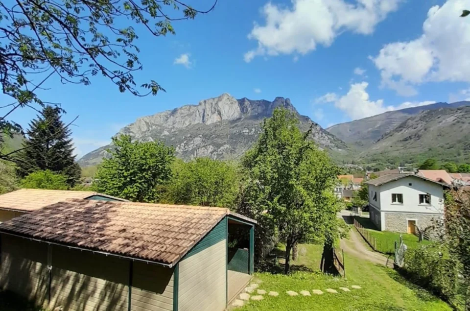 Les Chalets et Gites du Quié- Au pied du plateau de Beille Ariége Pyrénées